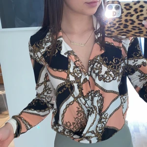 Blus  - En jätte fin blus från ginatrico i storlek xs