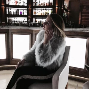 Pälsjacka från Zara  - Säljer min gråblå pälsjacka från Zara som kommit till användning alldeles för lite och därför i väldigt gott skick! Jackan är i strl S. Fraktas om köparen står för frakten! ⭐️