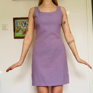 60-tals klänning - Åhhh lavendelfärgad skönhet från vintage Zara!!! Jag har aldrig använt den pga använder sällan klänning MEN ÅH SÅ FIN! TOPPENSKICK och sitter så fint.