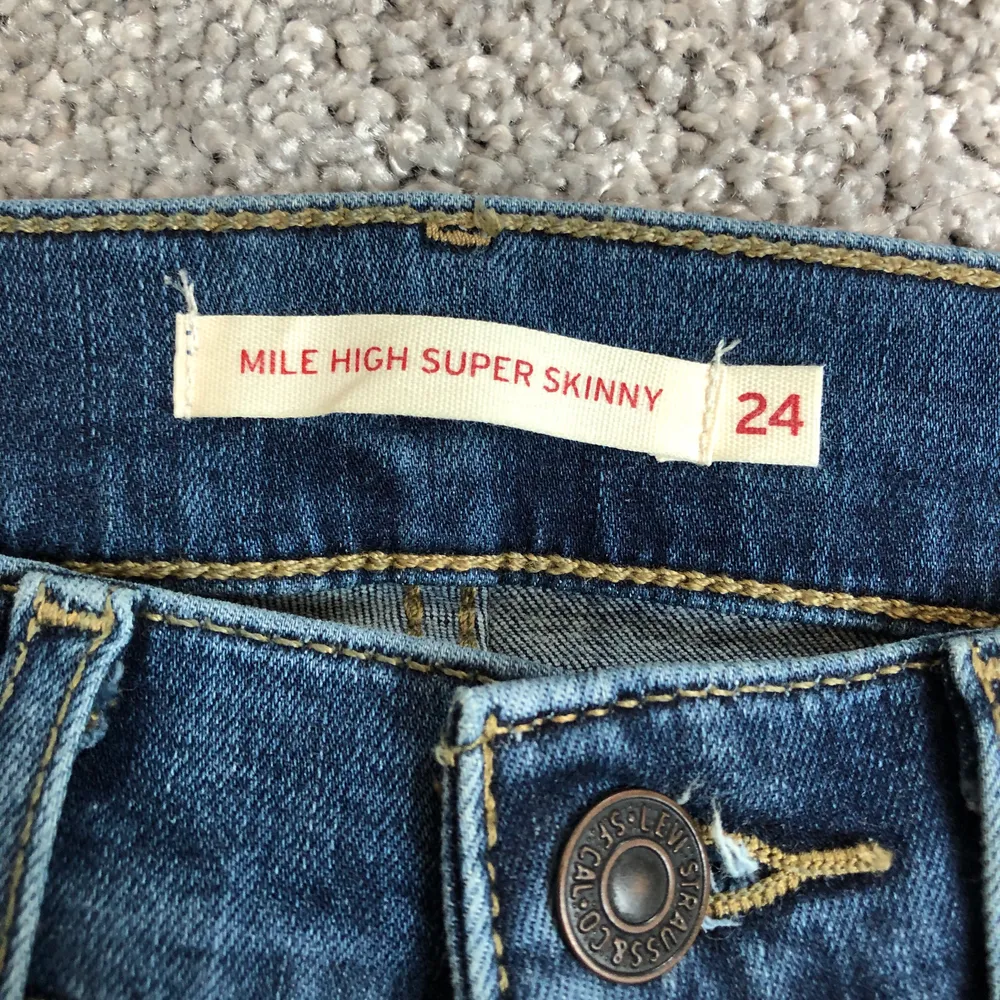 Snygga Levis jeans. Modell: Mile high super skinny. W24 L30. Köpare står för frakt. Jeans & Byxor.