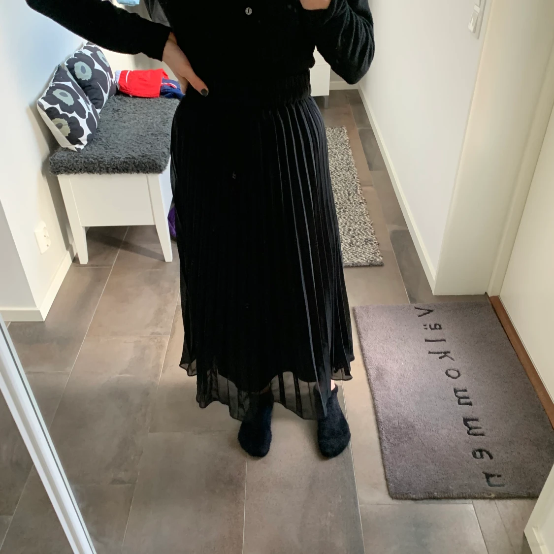 Lång plisserad svart kjol - 90