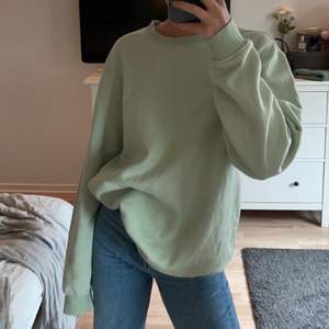 Pastell grön jätte fin sweatshirt i storlek M