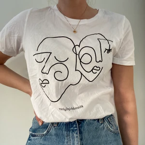 T-shirt  - T-shirt från ginatricot. I bra skick. 