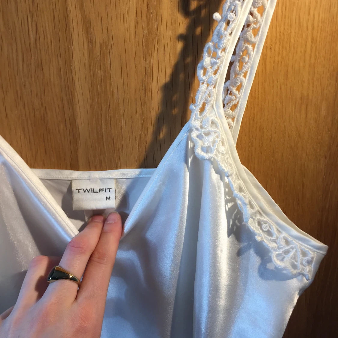 Figur sydd sammets klänning  - 90