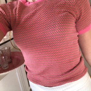 Stickad topp - Jätte fin stickad topp som ja tyvärr inte har haft mycket användning av så jag har bara använt den någon gång💕 den är ifrån zara i storlek s. Köparen står för frakten❣️ buda i kommentarerna❣️