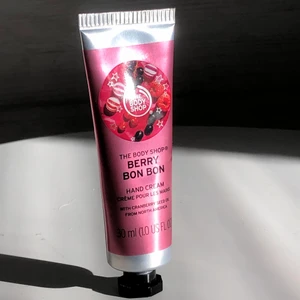 Limited edition handcreme  - En limited edition handcream från the body shop i doften berry bon bon. Oanvänd, frakten ingår i priset