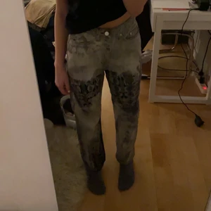 Weekday - Säljer dessa jeans från weekday i modellen Rowe! 