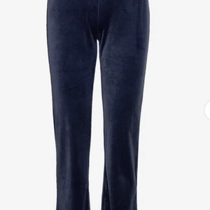 Mjukisar Gina - Säljer ett par fina gina tricot mjukisar i mörkblå storlek xs på grund av har ingen andvänding av dem andvända ca 1 gång är som nya💕original pris 230 säljer för 190+frakt köparen står för frakten💕