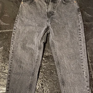 Zara mom jeans storlek 38 - Säljer dessa då dem inte passar mig längre, knappt använda💕💫 