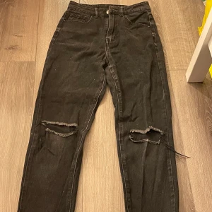 Byxor  - Jätte fina byxor💗vet inte vart dom är ifrån! Men sitter super bra på mig 