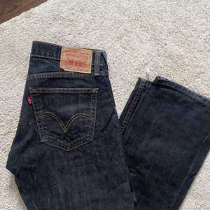 Så snygga brun/gråa vintage Levis jeans i modellen 514!! Sjukt snygga verkligen! Modellen 514 så dem är lågmidjade! W32 L30 men upplevs längre ! (Säljer fler Levis) buda från 400🤗🤗