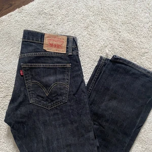Levis jeans 514 - Så snygga brun/gråa vintage Levis jeans i modellen 514!! Sjukt snygga verkligen! Modellen 514 så dem är lågmidjade! W32 L30 men upplevs längre ! (Säljer fler Levis) buda från 400🤗🤗