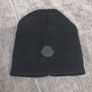 Moncler mössa - Nytt
