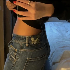 Lågmidjade jeans - Lågmidjade jeans, köptes på plick men satt inte så bra på mig. Inga defekter. W 25-26. (Bilderna är från tidigare säljare, skriv för fler bilder)