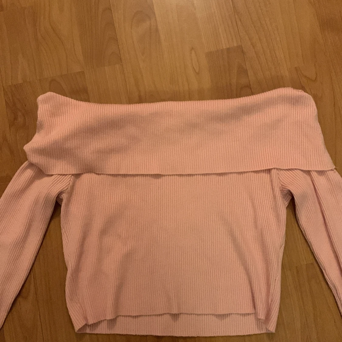 Kort fin tröja från h&m i storlek M - 90