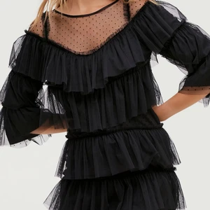 Volangklänning - Intressekoll men vill nog sälja då den är förstor på mig, föreslå pris!💕