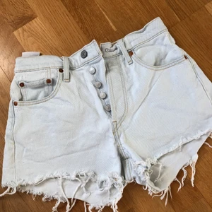 Levis shorts - Storlek W25, använda en gång!