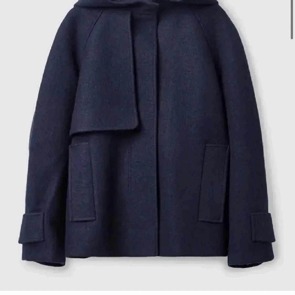 COS jacka oanvänd  - 90