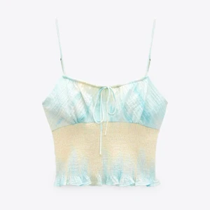 Topp - Topp köpt från Zara! Finns inte på hemsidan längre men köptes under sommaren! Aldrig använd, prislappen är kvar på!