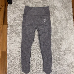 Gymshark leggings grey  - • Size S. Scrunch samt zip pocket baktill. Använda 1 gång. Fraktsätt kan diskuteras. •