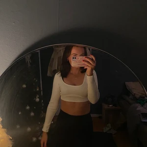 Topp - Fin topp ifrån Bershka nästan aldrig använd storlek S!