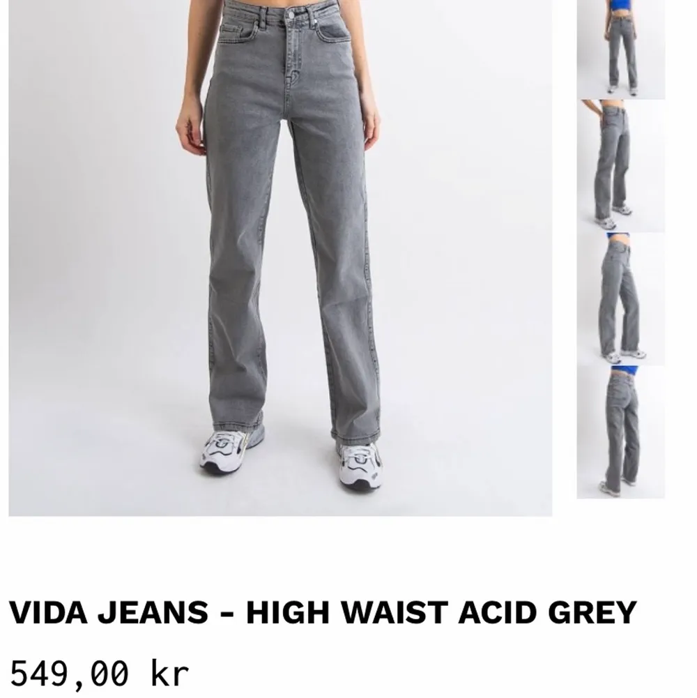 Säljer jeans från Madlady i storlek w-32 l-32. Har tyvärr aldrig använt dessa vilket är synd då de är väldigt sköna och sitter fint. Köpte dessa för 549 kr och säljer de nu för 350kr. Pris går att diskuteras. Betalning sker via Swish🤍🤍. Jeans & Byxor.