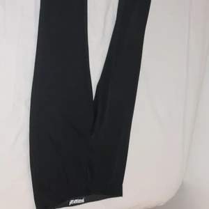 Nakd leggings byxa med slits - Klpt dessa från nakd, det är leggings med cut.