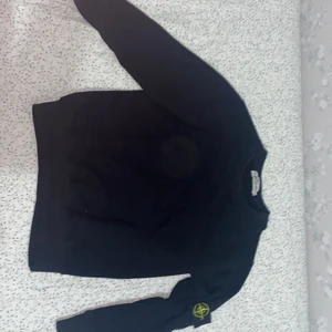 Stone island shirt - Säljer en stone island shirt i använt, men ändå bra skick, för frågar så kan ni mer än gärna kontakta mig