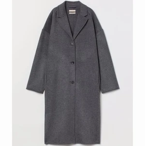 Kappa  - Säljer denna helt oanvända kappan ifrån H&M som jag köpte förra hösten men inte använt! Superfin och väldigt mjuk! 