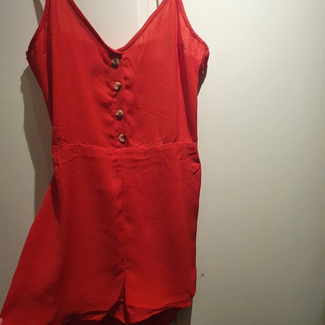 Fin röd jumpsuit i stl 38  - 90