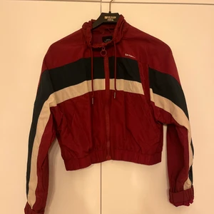 Jacka  - Urban outfitters, storlek S men passar XS-M, använd några gånger. 