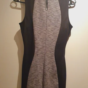 Klänning grå/svart stl m  - Fin och skön klänning i stl m. 