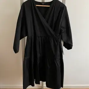Cos black dress. Good condition, size 36 but can fit 38 or the waist string can be tied tighter to fit 34. 