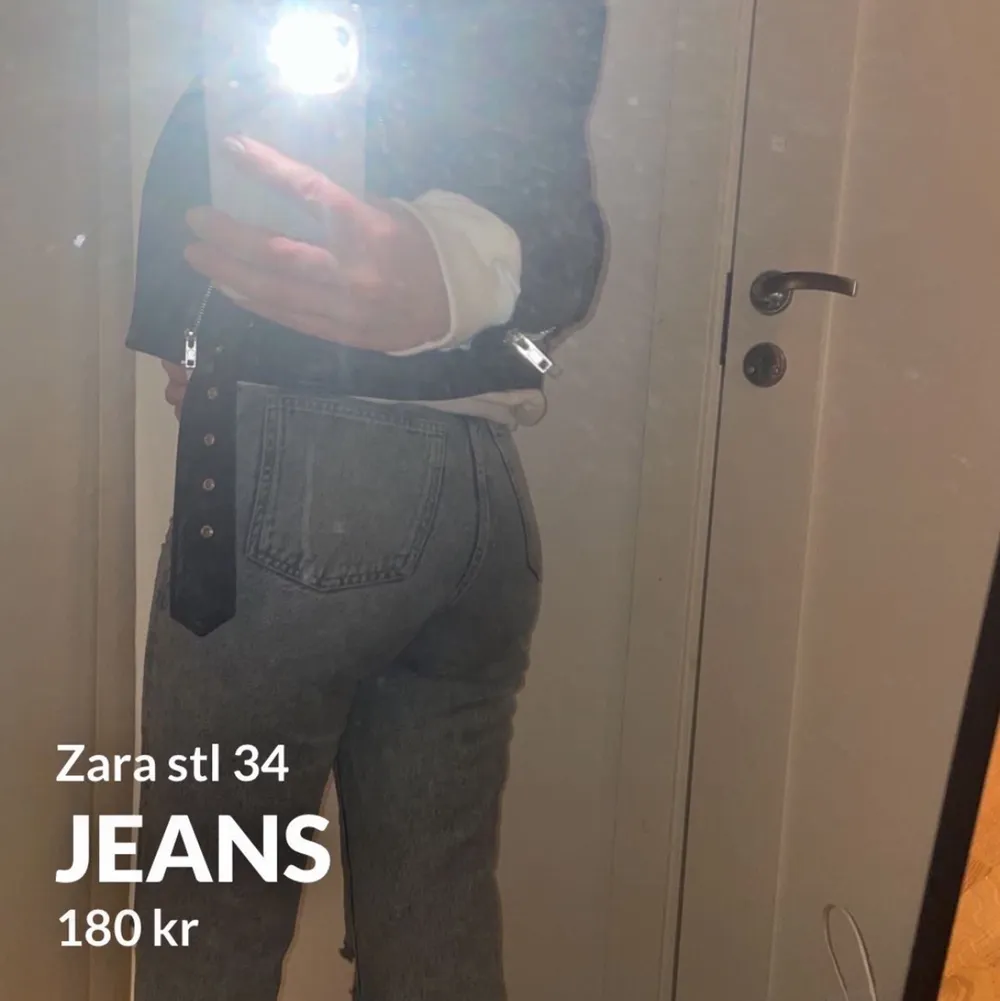 Jättefina jeans från Zara, stl 34. Sparsamt använda, som nya! Obs, skinn jackan finns i profilen:) Frakt tillkommer!. Jeans & Byxor.