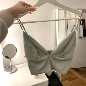Topp från Zara - Frakten ingår i priset 💞