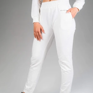 Relode Mjukis byxor  - Säljer dessa då dom va något för små för mig dom har även en liten fläck. Köpte dom för 550kr men säljer för 150kr🤍