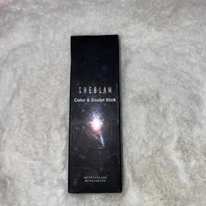 Contour stick - Säljer då jag köpte två stycken av misstag. Den jag visar upp är den öppnade som jag har kvar, den andra är helt oöppnad☺️