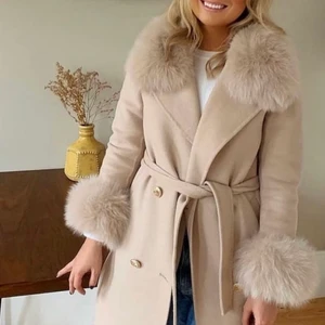 Jacka  - Färg svart storlek M säljer för fick i present fel storlek så endast testat 