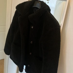 Jacka - Jacka från NAKD, size 36/S , superbra skick och varm! Perfekt för höst och vinter. Spårbar frakt ingår i priset 