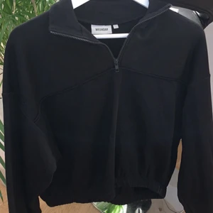 Vintage tröja från weekday - Säljer en superfin tröja från weekday som jag köpte för ca ett halvår sen, den är som ny. Hör av er för frågor🤍