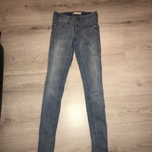 Perfect jeans ginatricot - Jeansen är använda några gånger men är i fint skick, storleken är S. Köparen står för frakten☺️