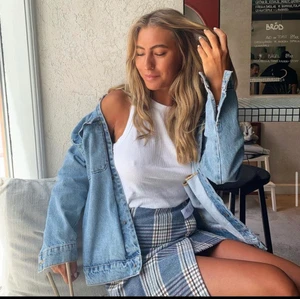 Kjol från nakd - Superfin kjol från Camille Botten x NAKD. Köparen står för frakten. (Lånade bilder)💙 