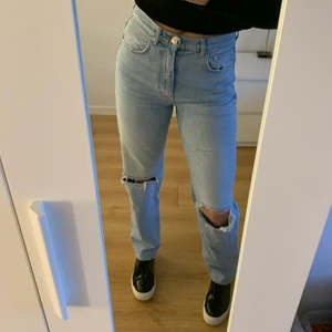 Jeans från Gina - Jeans från Gina💫jag är 176cm. 240kr eller högst budande🤍köparen står för frakt