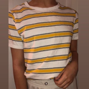 Randig tröja  - Knappt använd. Köpt i sommras. Liten i stl. Bra ckick! Skriv för intresse ❤️