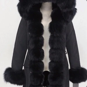 Fatima parka stl xs/s - Fatima parka jacka använd em gångäljer pga att jag har för många vinterjackor riktigt fint skick äkta päls nypris 3999 från butikgarrof buda!