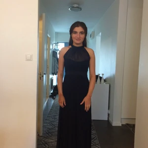 Lång klänning navy - Haft den på 1 gång 