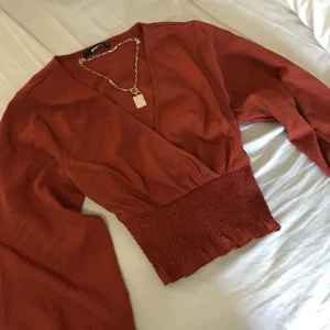 Blus - Jätte fin blus från Gina Tricot. Köpte gör 350, mitt pris 200. 