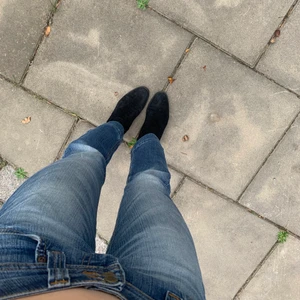 Low waisted jeans  - Intresse koll på dessa äkta Lee low waisted jeans! Köpte dessa men dom är lite för små för mig☺️ Själv har jag strl S men dom är precis för små🥰