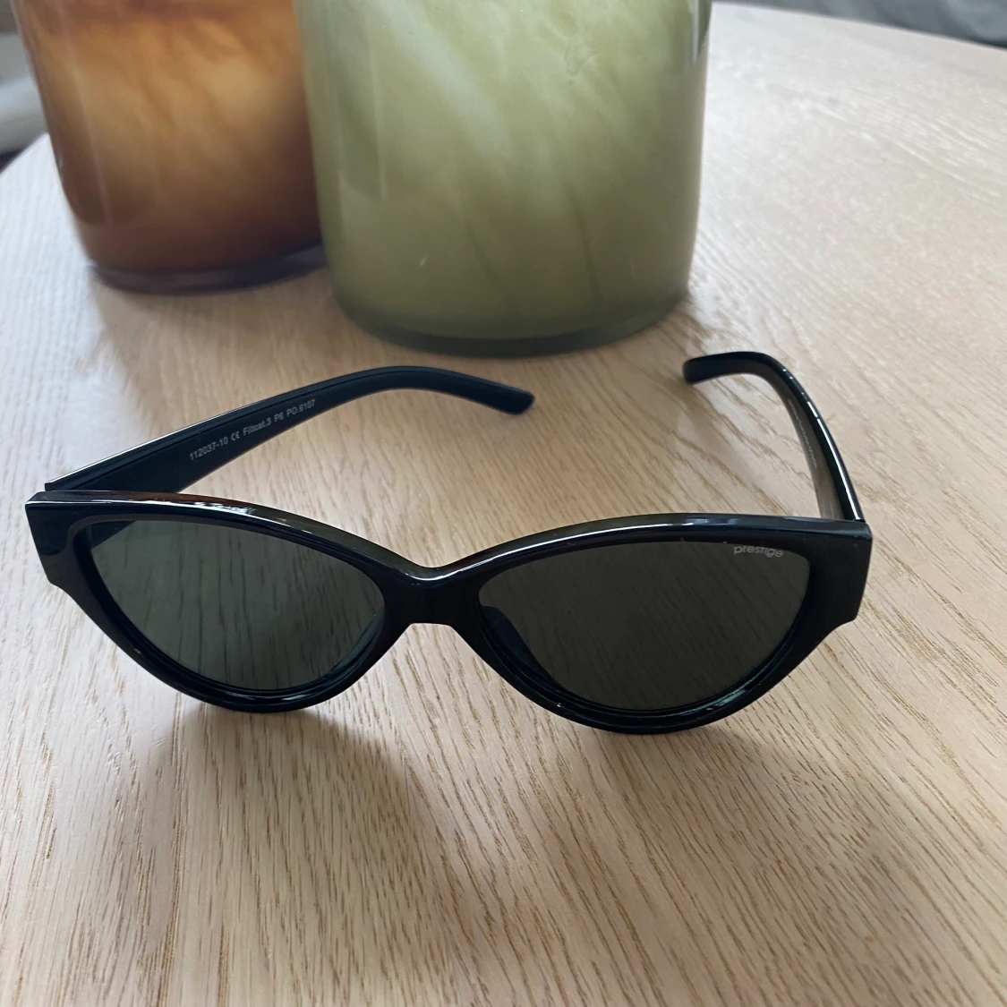 Svarta solglasögon - 90