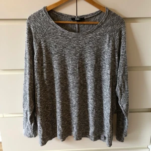 Långärmad topp - Jättefin långärmad tröja/topp från BikBok. Storlek M men passar S också. ☺️